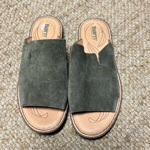 Born sandals